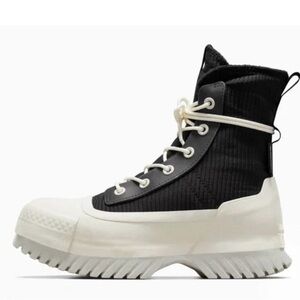 Converse Chuck Taylor All Star Lugged 2.0 Platform in Black and White NEVER WORN